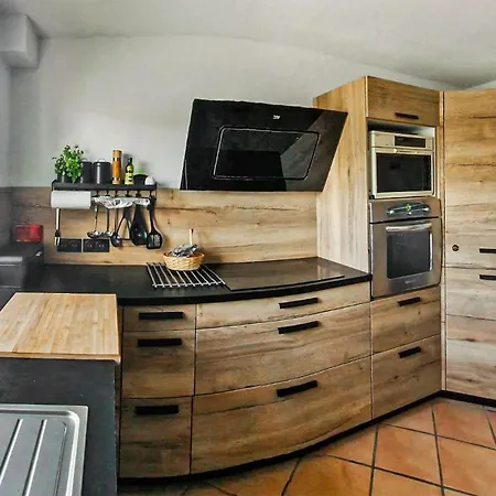 Lovely In With Wifi Будинок відпочинку