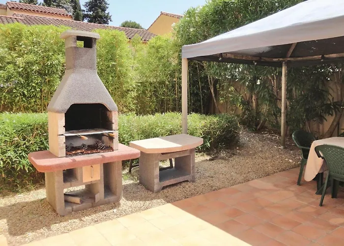 Будинок відпочинку Lovely In With Wifi