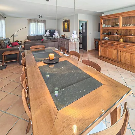 Dom wakacyjny Lovely In With Wifi Agde